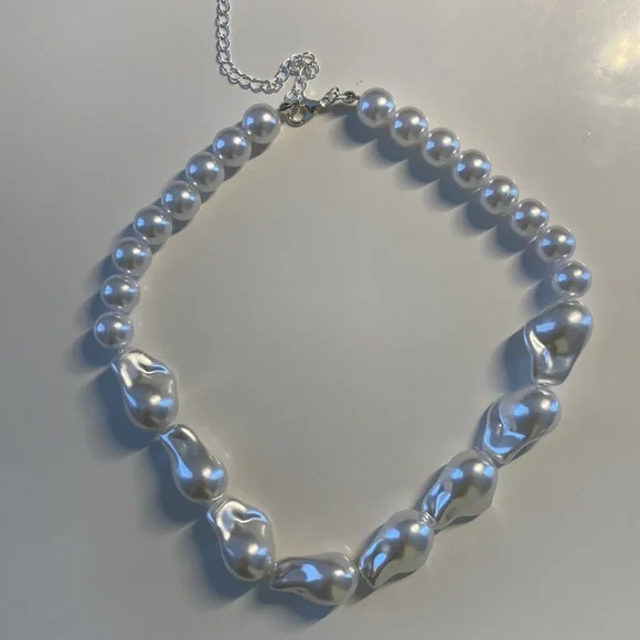 🌟 Baroque Pearl Necklace - Picture 3 of 3